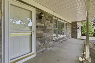 11302 Crofton Cir, Waynesboro, PA 17268 - Photo 5