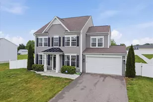 801 Bristol Dr, Greencastle, PA 17225 - Photo 3