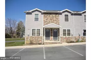 10727 Sunburst Gardens Dr, Waynesboro, PA 17268 - Photo 5