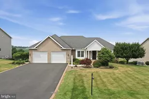 6147 Merion Dr, Fayetteville, PA 17222 - Photo 3