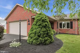 254 Phoenix Dr, Chambersburg, PA 17201 - Photo 1