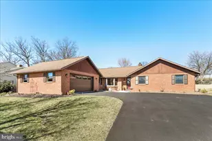 3671 Jenny Ln, Chambersburg, PA 17202 - Photo 3