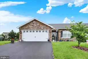 261 Matthew Dr, Chambersburg, PA 17201 - Photo 1