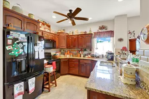 261 Matthew Dr, Chambersburg, PA 17201 - Photo 9