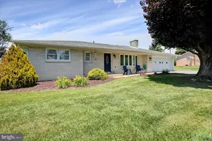 1009 Willowbrook Dr, Chambersburg, PA 17202 - Photo 1