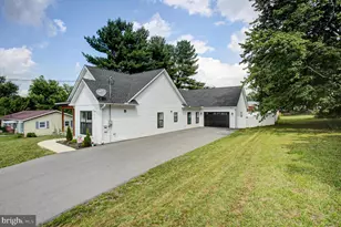 1311 Marvic Dr, Chambersburg, PA 17202 - Photo 5