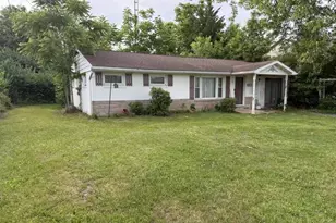 1811 Holly Ln, Chambersburg, PA 17202 - Photo 1