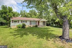 1811 Holly Ln, Chambersburg, PA 17202 - Photo 3