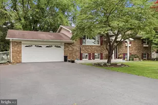 2964 Roosevelt Dr, Chambersburg, PA 17201 - Photo 3
