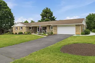 207 Sherwood Dr, Chambersburg, PA 17202 - Photo 3