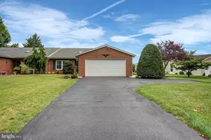 127 Chancellor Dr, Chambersburg, PA 17201 - Photo 1