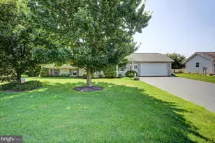 1407 Hamilton Hills Dr, Chambersburg, PA 17202 - Photo 3