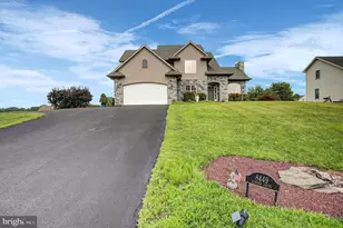 8449 Harper Dr, Waynesboro, PA 17268 - Photo 3