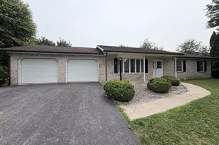 2714 Fillmore Dr, Chambersburg, PA 17201 - Photo 3