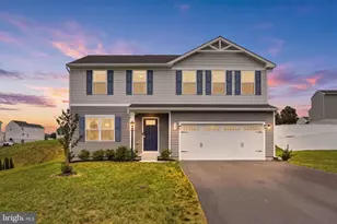 145 Peridot Dr, Chambersburg, PA 17202 - Photo 1