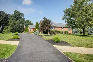 1403 Majestic Dr, Chambersburg, PA 17202 - Photo 3