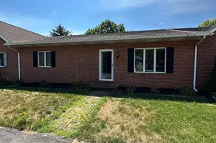 323 Stonegate Ct, Chambersburg, PA 17201 - Photo 3