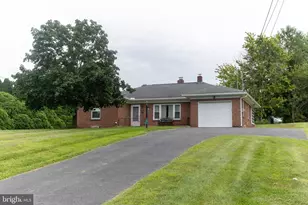 17 Twin Hill Dr, Waynesboro, PA 17268 - Photo 1