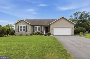 1784 Falcon Ln, Chambersburg, PA 17202 - Photo 3