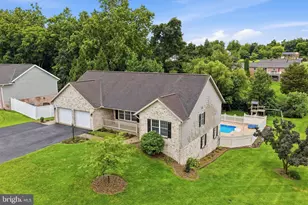 204 Jade Dr, Chambersburg, PA 17202 - Photo 3