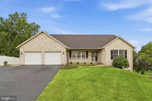 204 Jade Dr, Chambersburg, PA 17202 - Photo 3