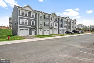2078 Clinton Ave, Chambersburg, PA 17201 - Photo 1
