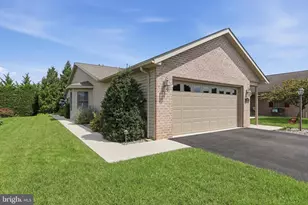 305 Sunbrook Dr, Chambersburg, PA 17201 - Photo 3