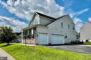 518 Creekside Blvd, Waynesboro, PA 17268 - Photo 5