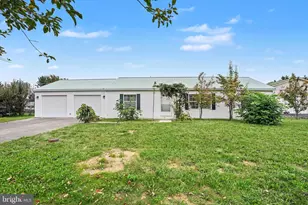 131 Camelot Dr, Chambersburg, PA 17202 - Photo 1