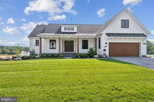 2022 Mandarin Ln, Chambersburg, PA 17201 - Photo 1