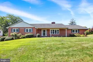 9130 Meadowbrook Dr, Waynesboro, PA 17268 - Photo 1