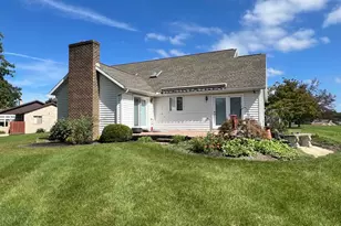 221 Topaz Dr, Chambersburg, PA 17202 - Photo 5