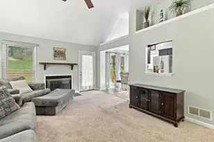 6146 Greenbriar Dr, Fayetteville, PA 17222 - Photo 5
