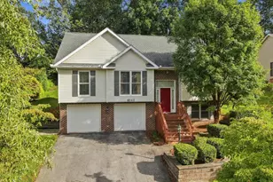 6146 Greenbriar Dr, Fayetteville, PA 17222 - Photo 1