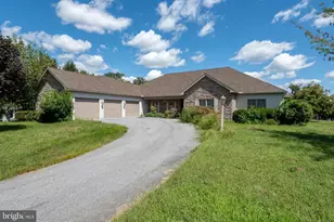 166 Huntingwood Dr, Lancaster, PA 17602 - Photo 1