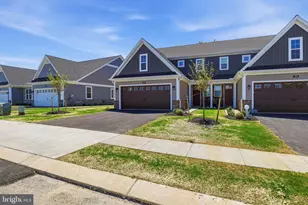 215 Bellaride Ln, Millersville, PA 17551 - Photo 1