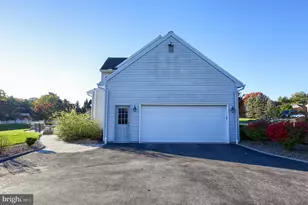 2938 Hearthside Ln, Lancaster, PA 17601 - Photo 5