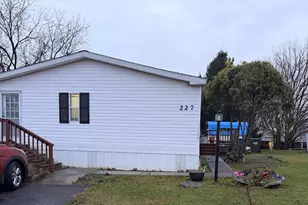 227 Longwood Ct W, Lancaster, PA 17603 - Photo 1