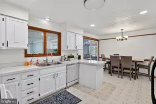 2210 Berkshire Rd, Lancaster, PA 17603 - Photo 13