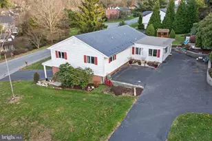 2210 Berkshire Rd, Lancaster, PA 17603 - Photo 3