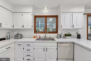 2210 Berkshire Rd, Lancaster, PA 17603 - Photo 11