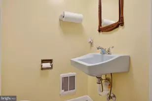 926 Broad St, Akron, PA 17501 - Photo 29