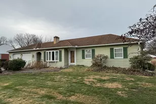 320 Crestline Dr, Willow Street, PA 17584 - Photo 1