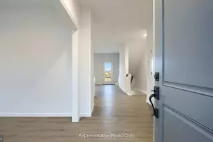 40 N Conifer Dr, Elizabethtown, PA 17022 - Photo 3