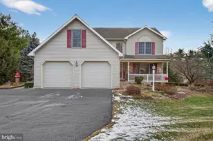 817 Aarons Ln, Manheim, PA 17545 - Photo 1