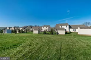 5253 Summerfield Dr, Mount Joy, PA 17552 - Photo 9