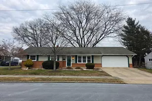 209 N Laurel St, Manheim, PA 17545 - Photo 1