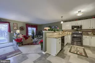 3435 Green Leaf Dr, Mount Joy, PA 17552 - Photo 3