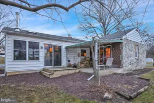 329 Dahlia Rd, Lancaster, PA 17602 - Photo 5