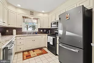 21 Dawn Ave, Akron, PA 17501 - Photo 9